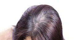 Comment cacher les cheveux blancs sans coloration