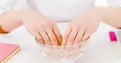 Comment enlever des faux ongles