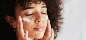 Les crèmes pour le visage naturelles une solution pour une peau plus saine